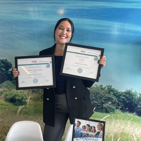 Monique MacKay Glenfield real estate agent Harcourts Branch Manager Qualification