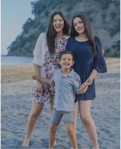 Monique MacKay Glenfield real estate agent at Harcourts and family